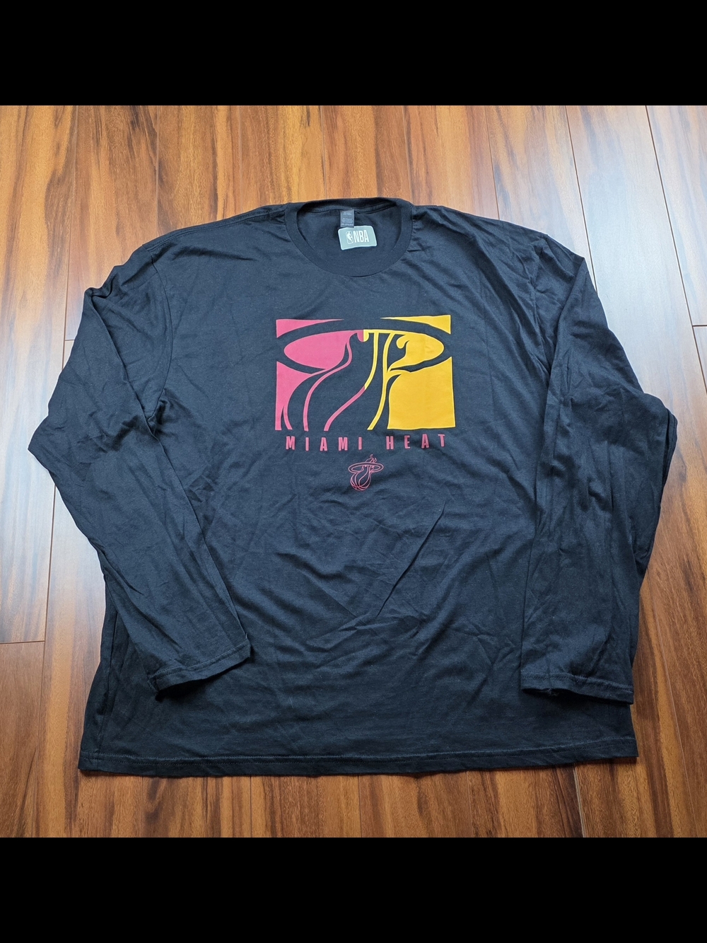 NBA Miami Heat Logo T-Shirt Long-Sleeved Black Shirt Officially Licensed sz 2XL